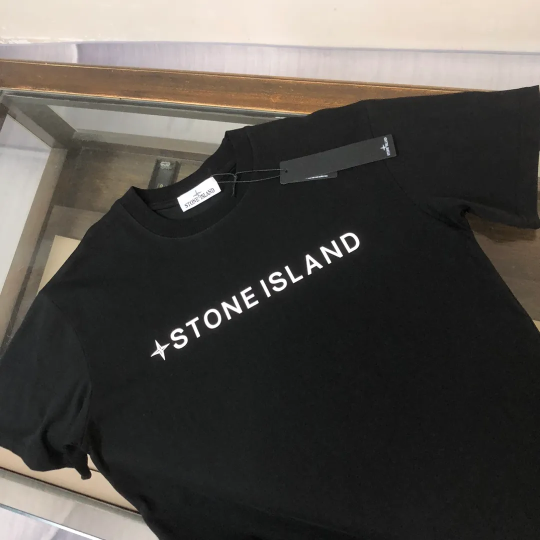 P180 Stone Island 2025 latest T-shirt, couple style ~ original order, fashionable and casual short T-shirt, three-dimensional logo letter logo silicone printing technology on the chest! Specially supplied with customized cotton fabrics ~ Cotton T-shirts ~ Pre-washed to prevent deformation and shrinkage, making the upper body more comfortable and breathable ~ All available from stock ~ Unique design style, trendy must-have item, complete with three standards 👍 Color: black/white/dark gray/brown Size: S M L XL (larger version, please indicate your height and weight when placing an order)